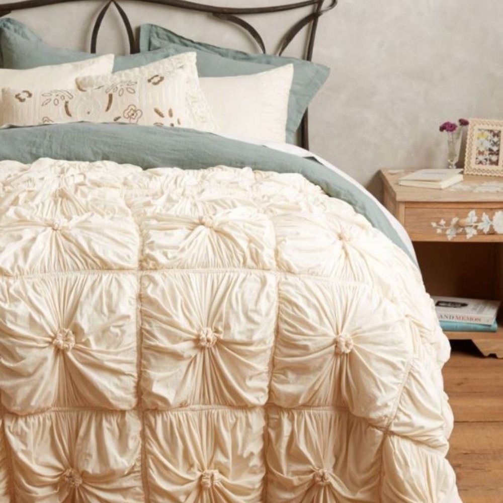 Anthropologie Lazybones Rosette Organic Jersey Quilt and 2 Shams Queen Size